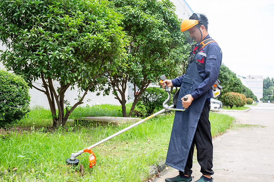 أداة واحدة، مهام لا نهاية لها: لماذا تعتبر أداة التشذيب متعددة الأغراض هي أداة الفناء الوحيدة التي تحتاجها